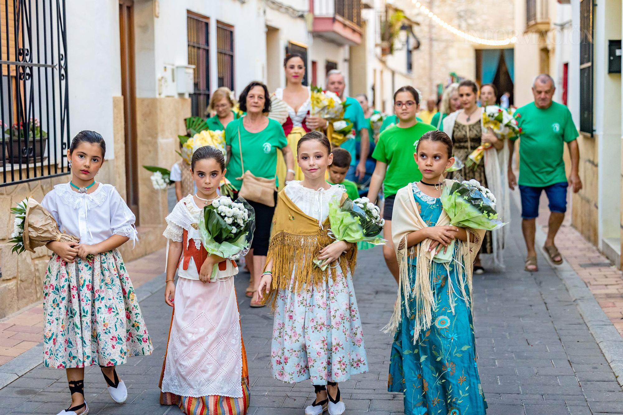 Ofrenda de flores a la Mare de Déu de l'Assumpciò en La Nucía