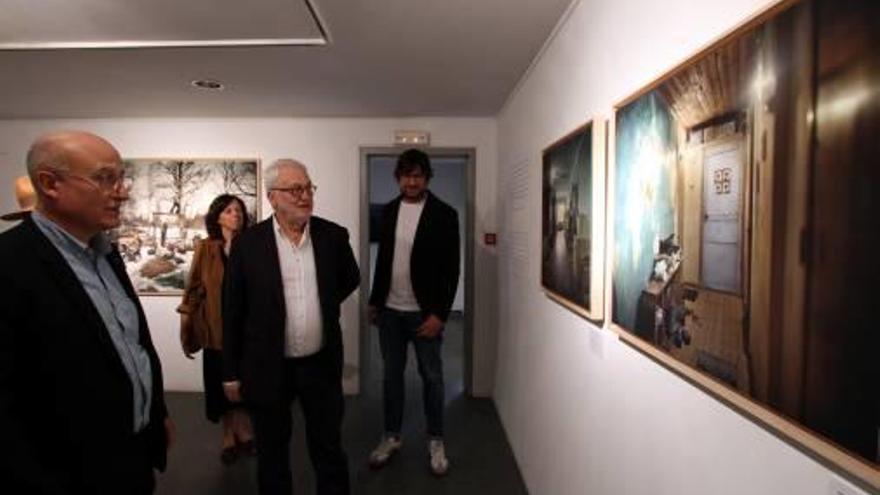 Organizadores y fotógrafos ayer en La Llotgeta de València.