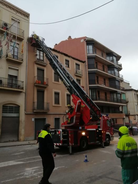 Despreniment d'una cornisa a la carretera de Vic