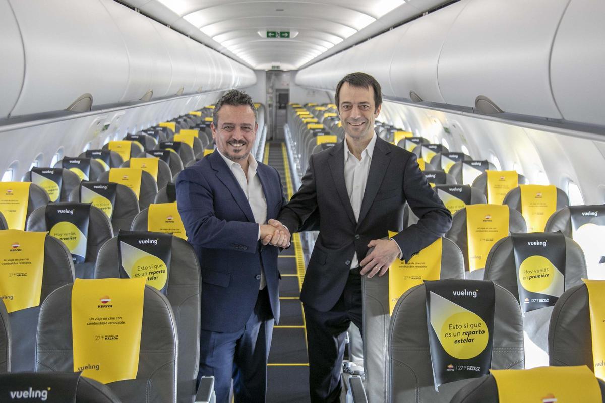 Curro Lucas Ochoa, Gerente Sr de Aviación Sostenible de Repsol, y Franc Sanmarti, director de Sostenibilidad de Vueling.