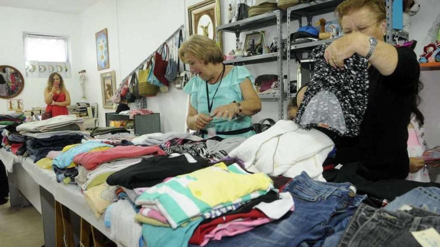 La parroquia de Cea reinaugura su mercadillo solidario