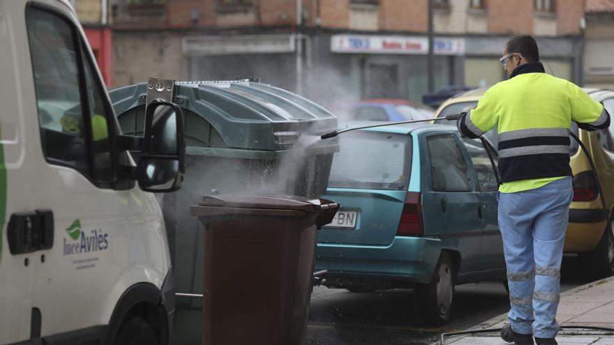 Los empleados de la limpieza de Avilés sopesan &quot;movilizaciones&quot; por el atasco de su convenio