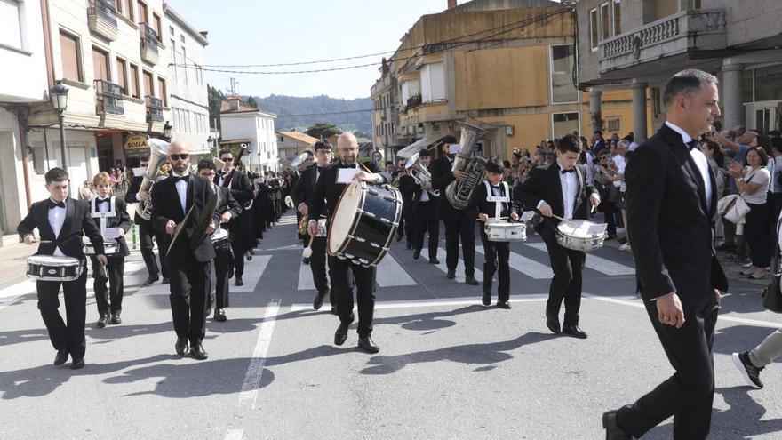 Meaño conserva  uno de los pocos festivales de bandas al aire libre de Galicia