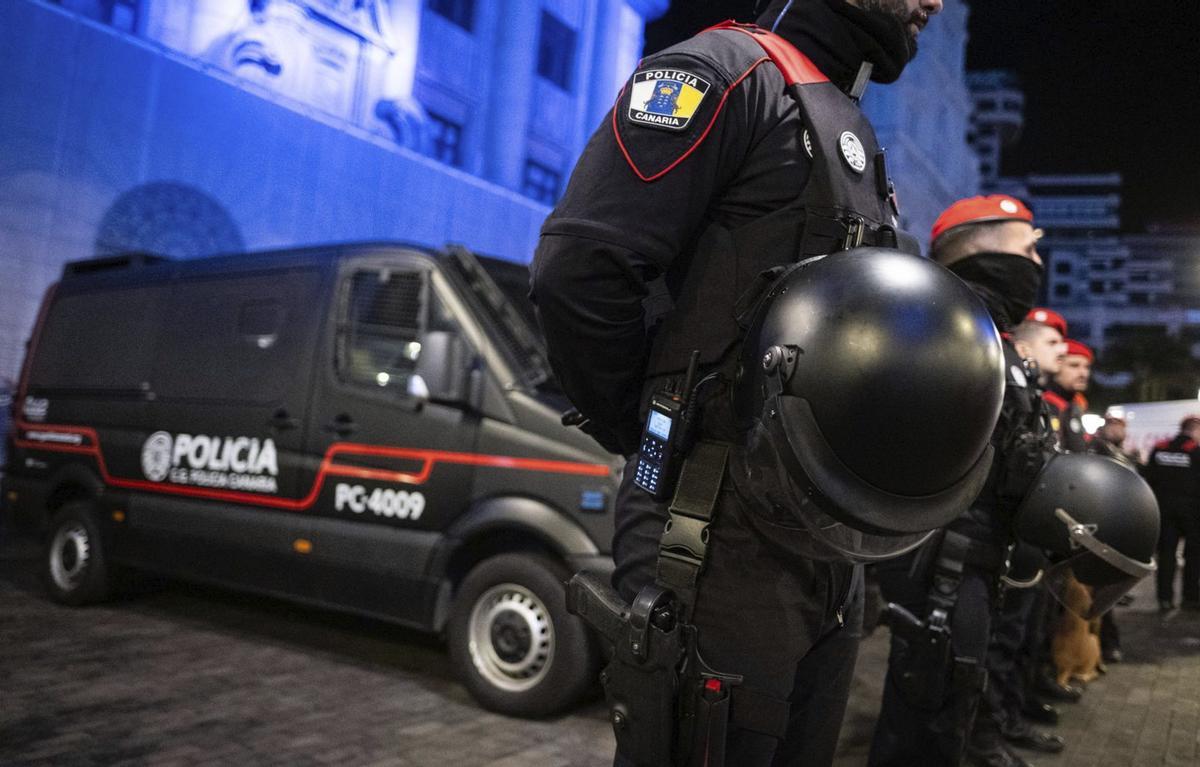 La toma de decisiones bajo presión es parte del trabajo que desempeñan para proteger a la ciudadanía. |  | LP/DLP