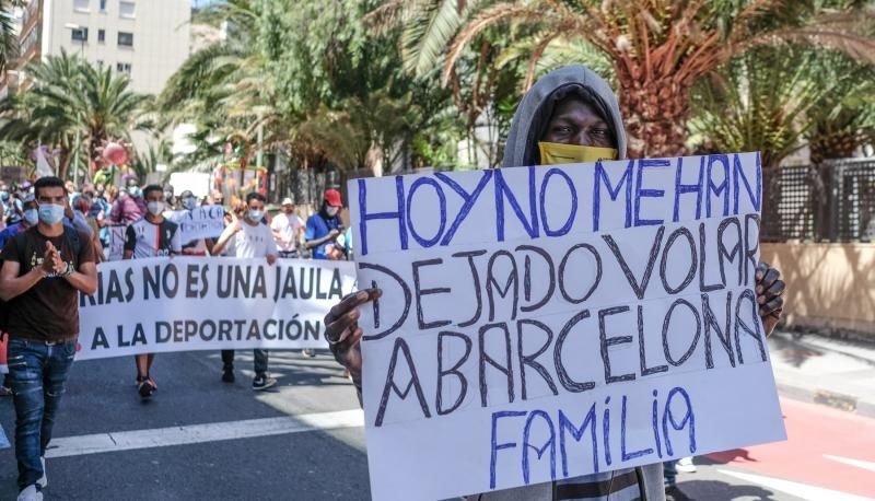 Concentración 'Canarias no es una jaula'