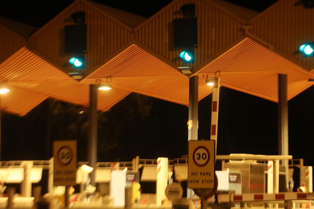 FOTOGALERÍA | La AP-2 entre Zaragoza y el Vendrell ya es gratuita tras levantar las barreras FOTOGALERÍA | La AP-2 entre Zaragoza y el Vendrell ya es gratuita tras levantar las barreras