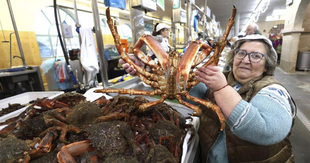 Margarita Barreiro pone a la venta los camarones. |  Gustavo Santos