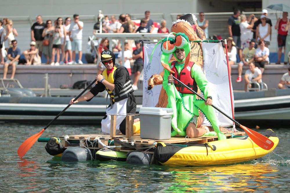 Regata de barcos locos en La Marina de València