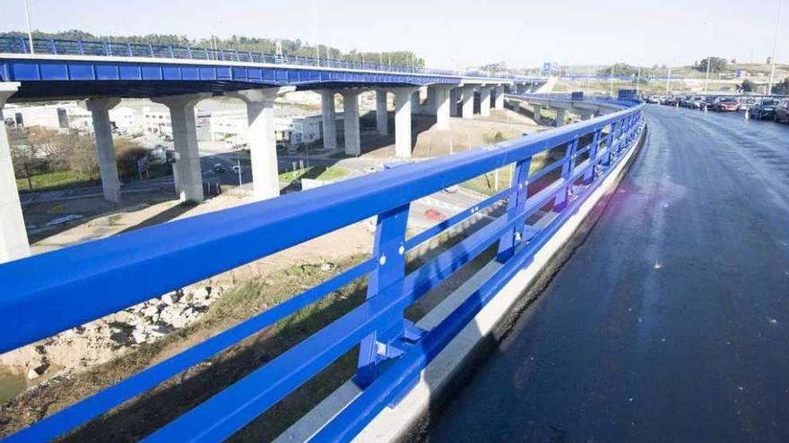 Imagen del viaducto de la tercera ronda a la entrada del polígono de Pocomaco.