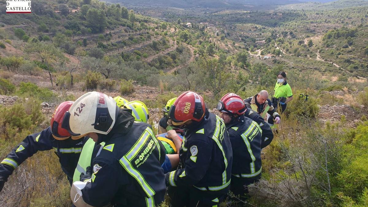 Importante operativo para poder trasladar al varón accidentado.