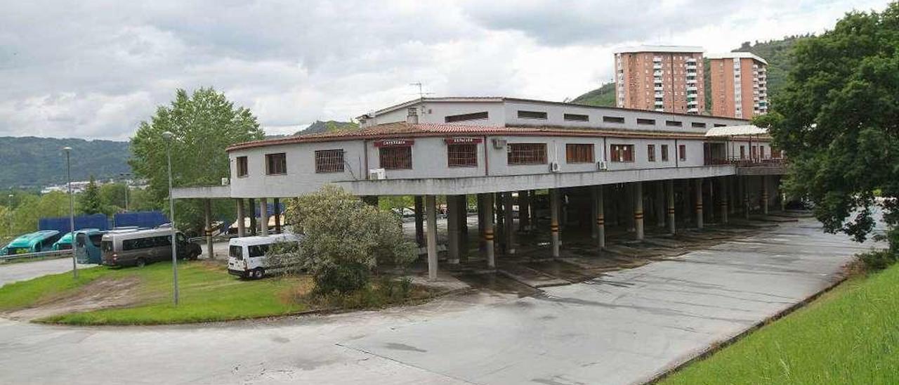 Estación de buses de O Pino en Ourense, sin apenas movimiento ayer. // Iñaki Osorio