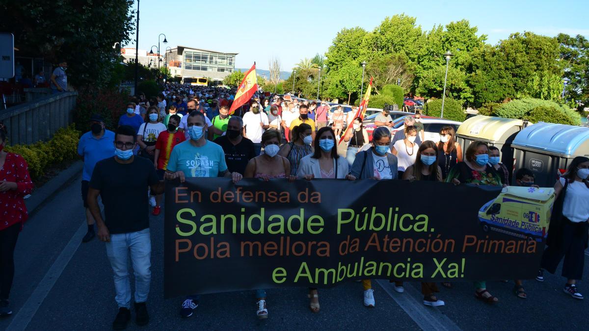 Vecinos de Cangas y Moaña marchan por la sanidad pública