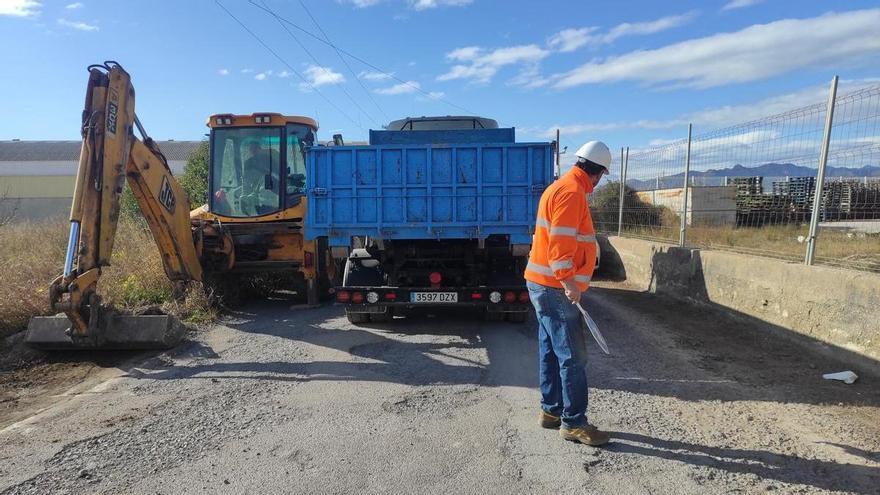 Burriana empieza a arreglar los grandes socavones del camí Vell de València