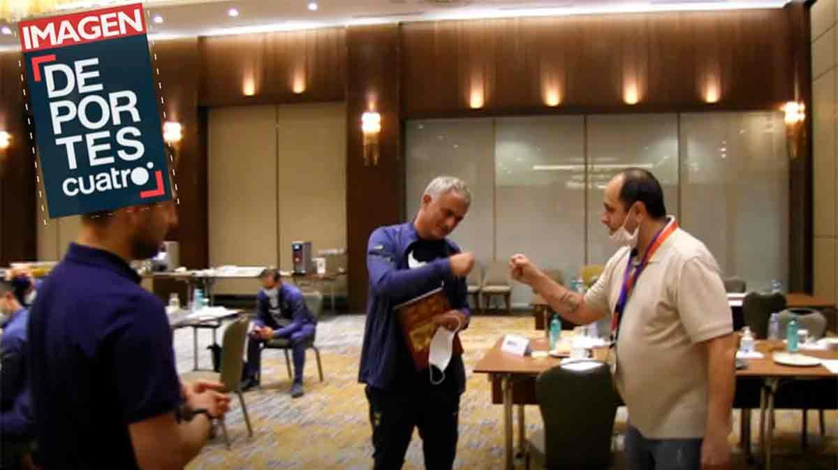 El encuentro de Mourinho con el periodista macedonio que se ha hecho viral