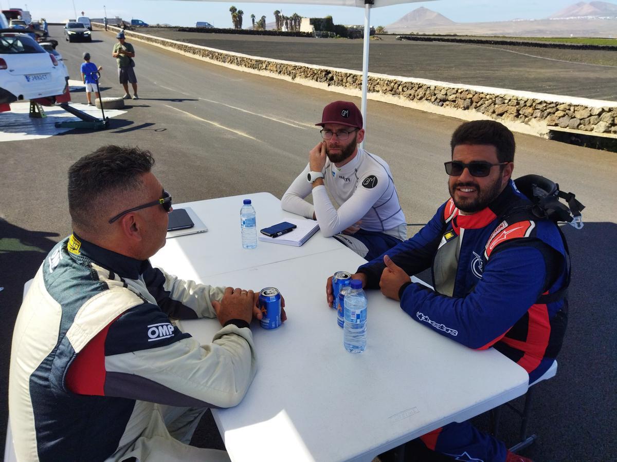 Alejandro y Miguel Ángel Rodríguez con Patrik Barth en la jornada de test del 25 Rallye Isla de los Volcanes.