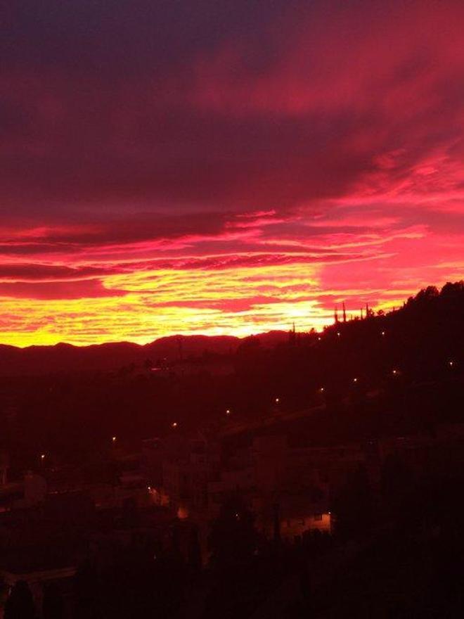 Candilazo o arrebol espectacular tomado en l'Alcora durante el atardecer del 27 de diciembre.