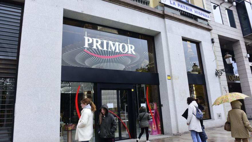 Fachada del establecimiento Primor de A Coruña, tras su cierre por el Concello. |   // CASTELEIRO/ROLLER AGENCIA