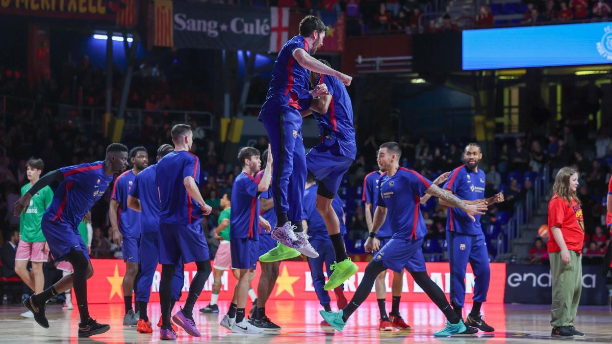 La afición no se pronuncia en un preocupante hieratismo