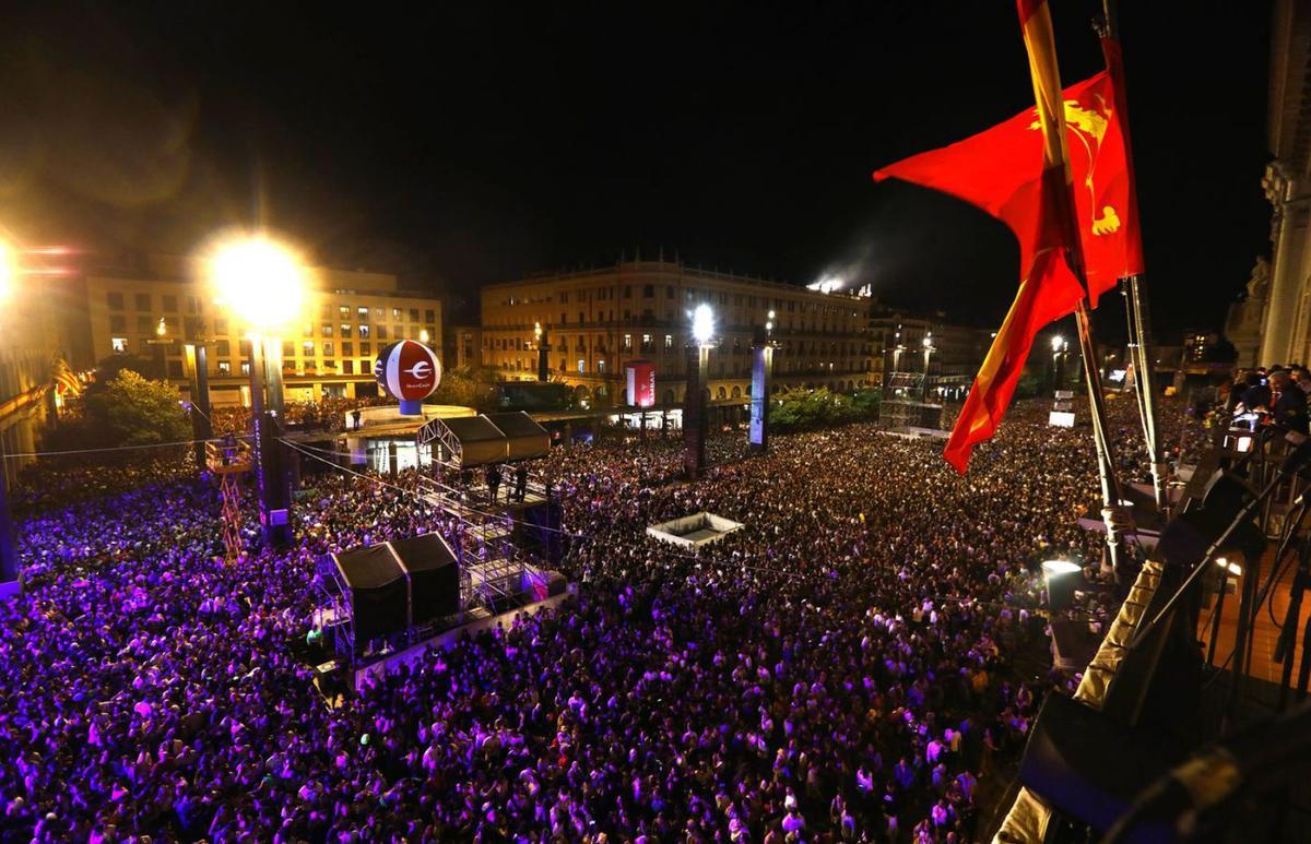 Durante el pregón se juntan en la plaza del Pilar más de 30.000 personas que tienen necesidades fisiológicas.  | JAIME GALINDO