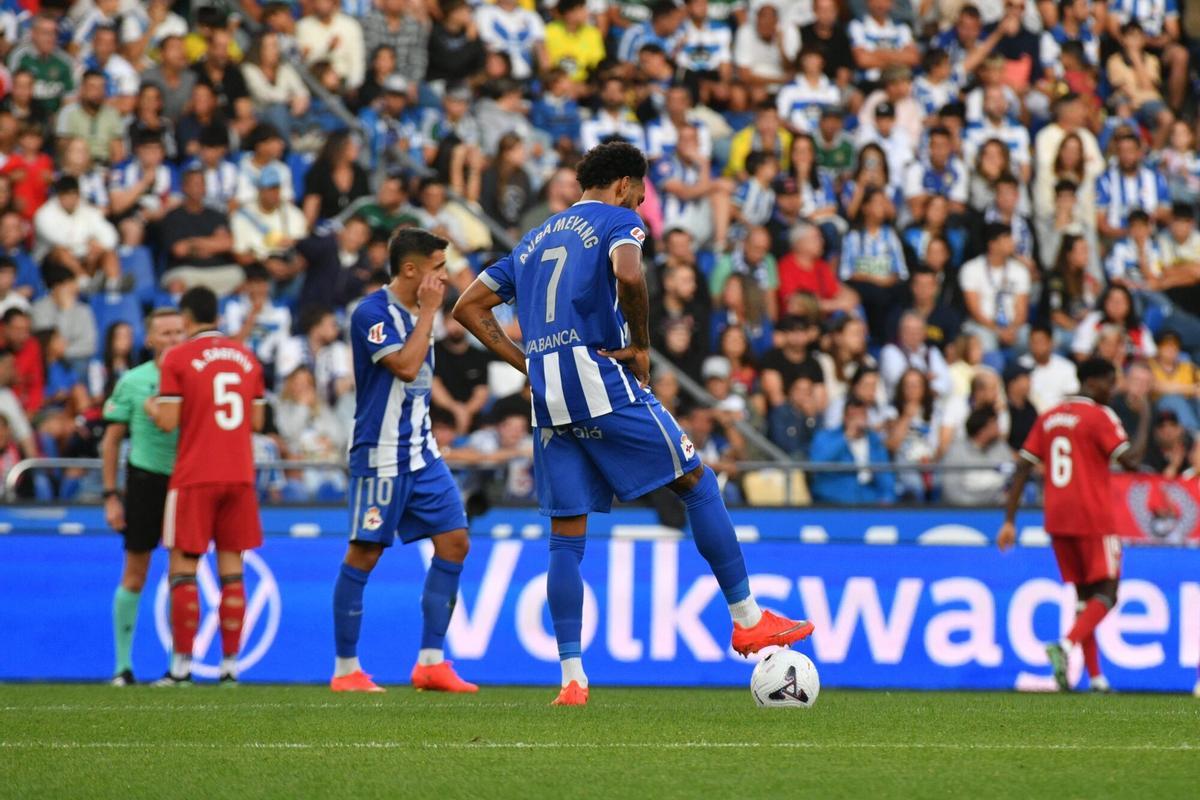 El Dépor cae ante el Sevilla (0-1) en un duelo espeso en el que no logró dominar el juego ni dispuso de ocasiones claras.