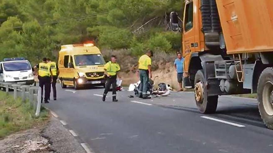 Guardias civiles en el lugar donde murieron dos jóvenes en Eivissa el pasado 26 de septiembre.