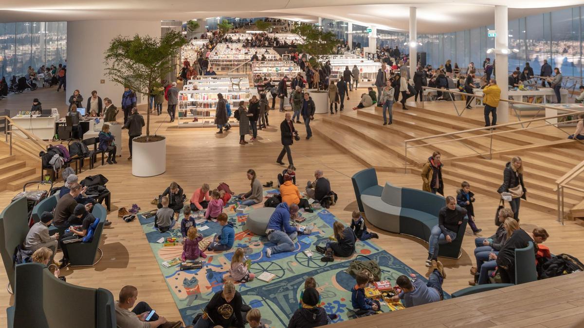 Zona infantil en Oodi, la biblioteca central de Helsinki.