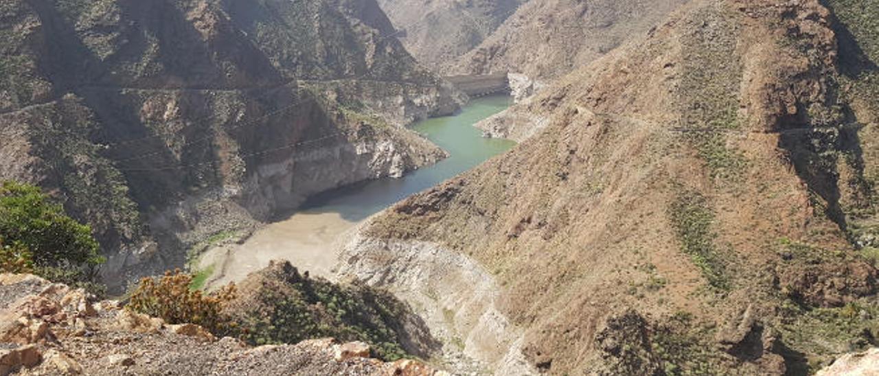 Imagen de la presa del Parralillo, entre Artenara y La Aldea, esta semana.