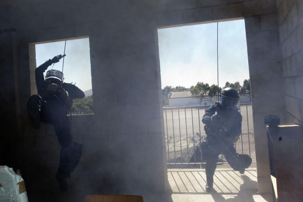 Militares participaron en un ejercicio en el cuartel de Rabasa para que la OTAN evaluara y diera al MOE el certificado para liderar en 2012 las intervenciones de la Fuerza de Respuesta Rápida de la Alianza Atlántic (12/10/2011)