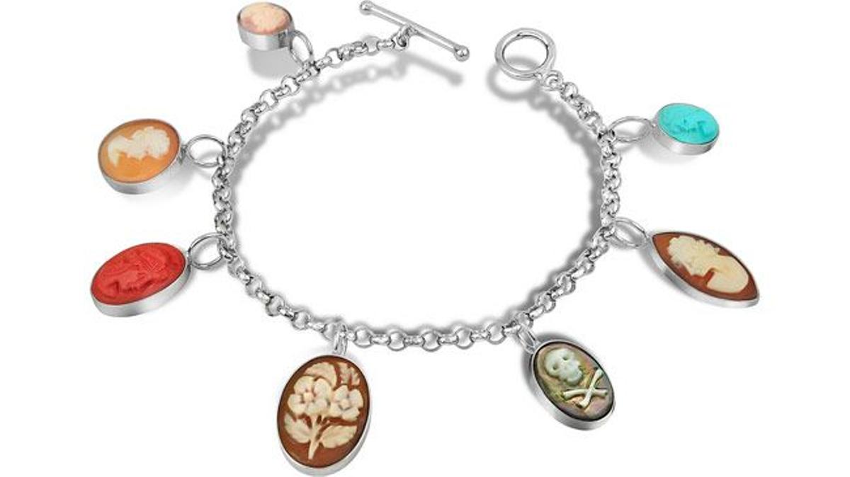 Pulsera con medallones camafeo, de Mia &amp; Beverly