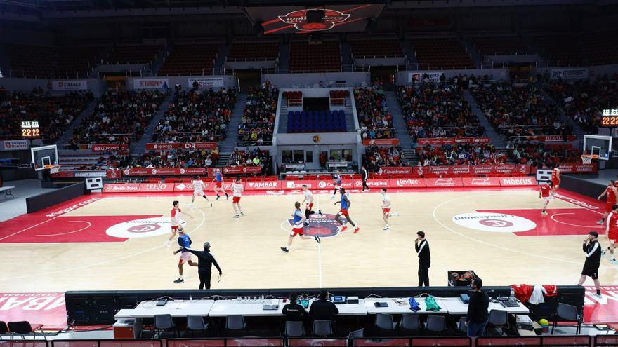 Gran ambiente en el entrenamiento a puerta abierta del Casademont Zaragoza