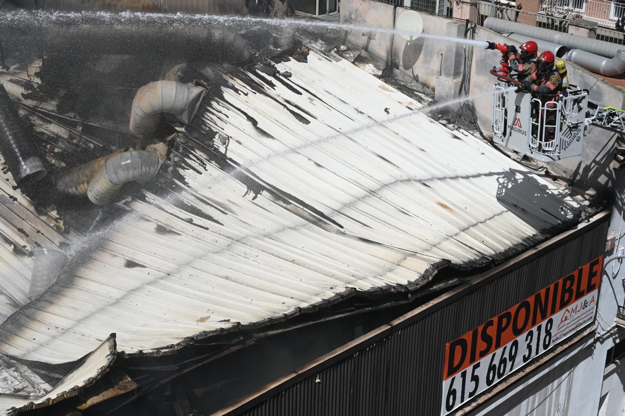 Galería de fotos: Espectacular incendio en el centro de Castelló