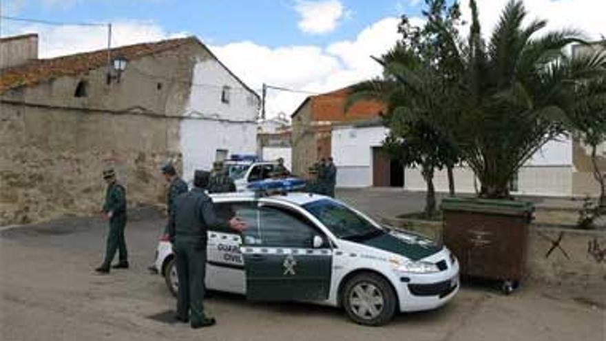 Veinte Guardias Civiles Vigilan Mirandilla Que Vive Una Tranquilidad