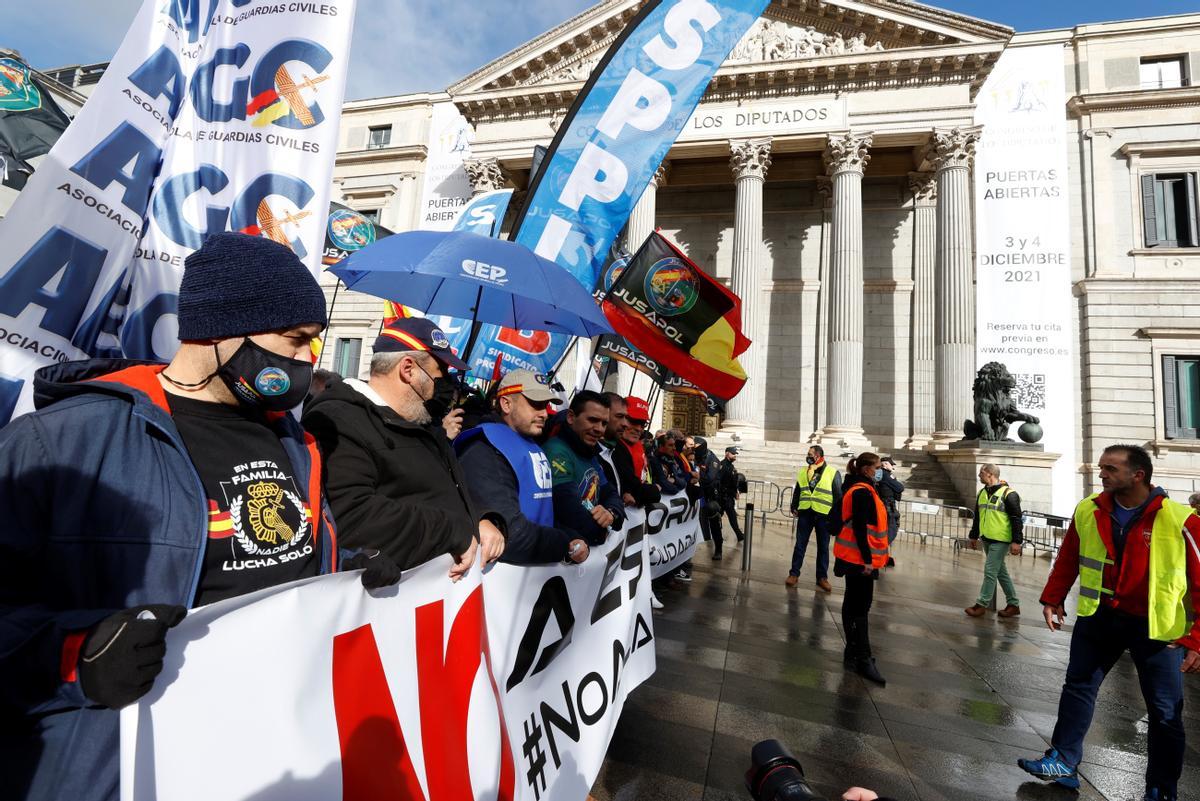 Agents de tots els cossos surten al carrer per la reforma de la ‘llei mordassa’