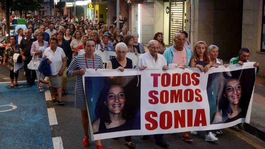 Una de las manifestaciones para pedir que no se deje de investigar la desaparición de Sonia Iglesias. // R.V.