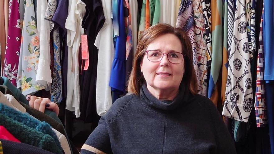 María Arellano, en su tienda de la calle Alonso de Grado. | LNE