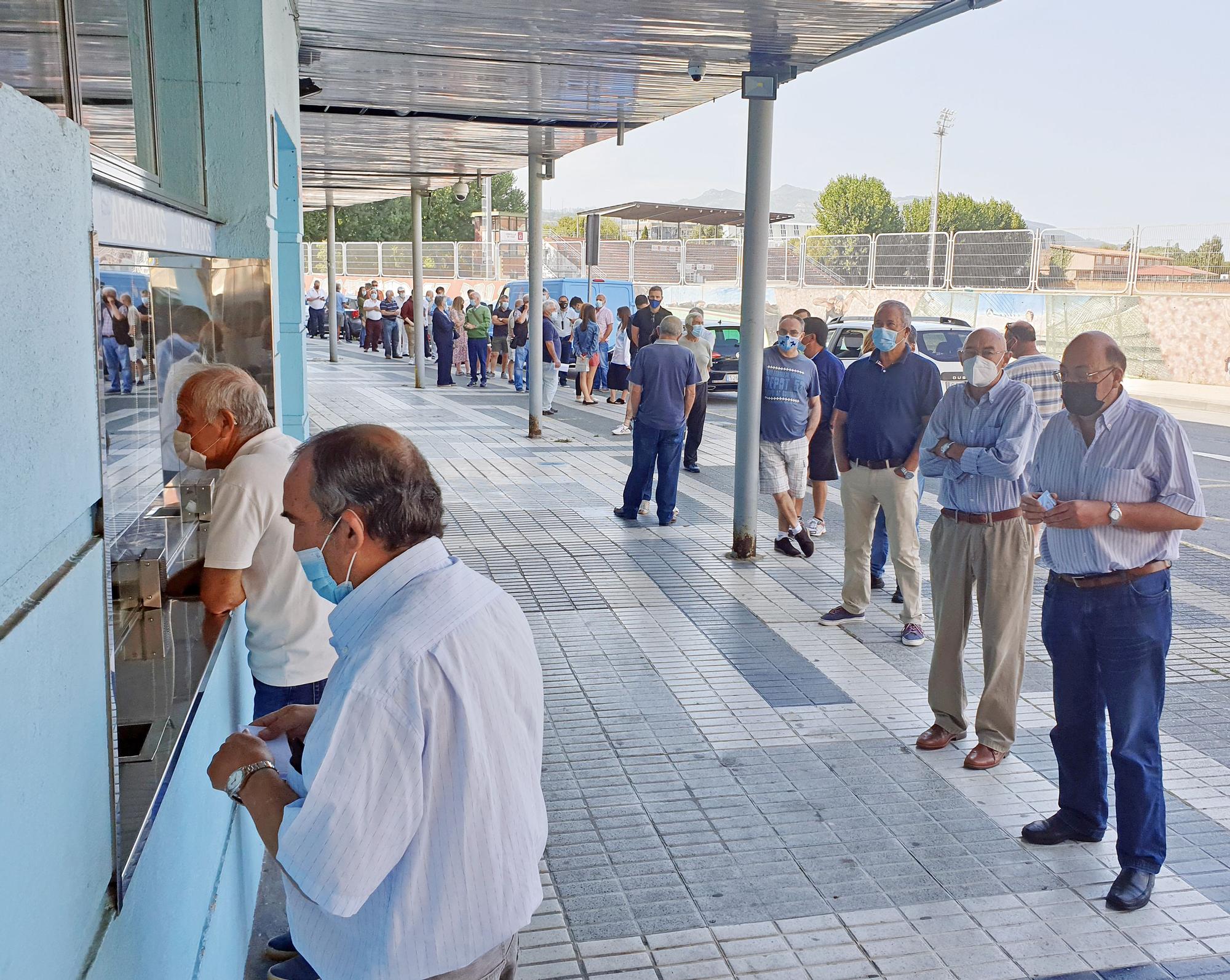 Colas para renovar en la semana del arranque liguero