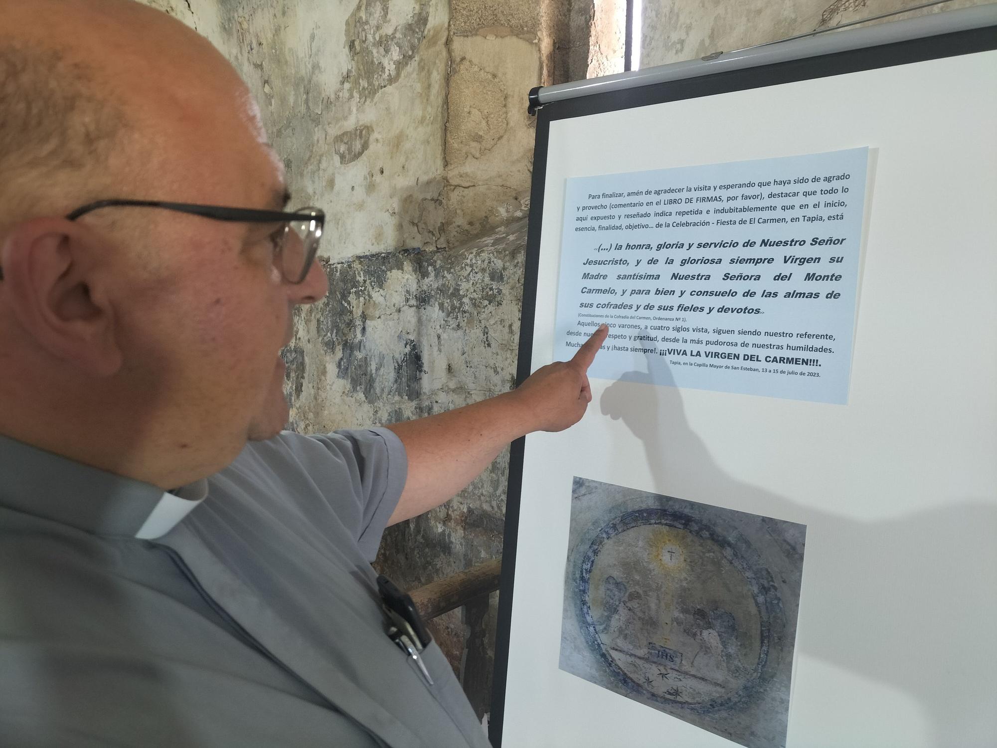 Tapia muestra una exposición histórica: los manucristos de la creación de la Cofradía del Carmen, hace 400 años