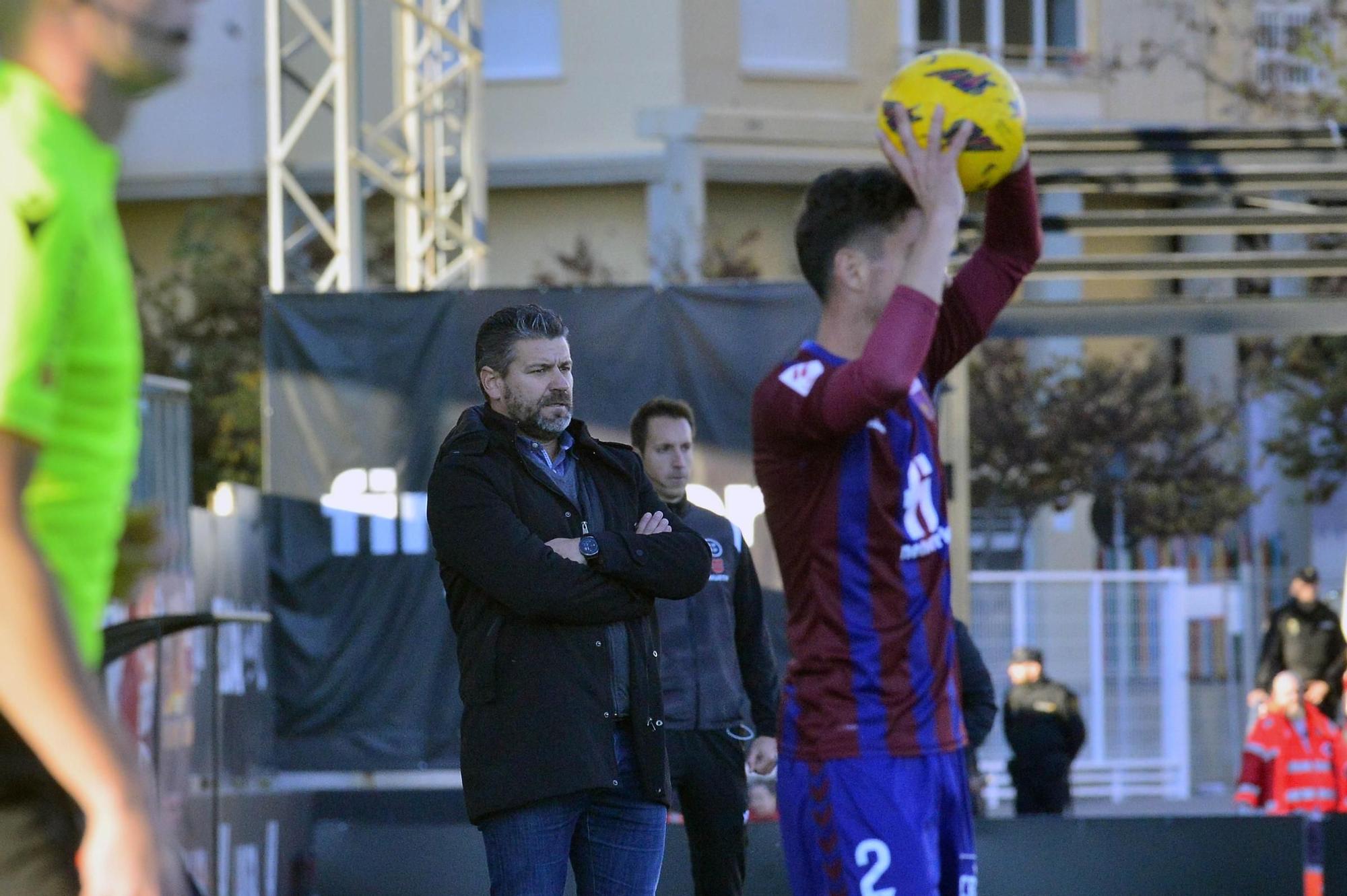 Descalabro en Elda frente al Tenerife (0-3)