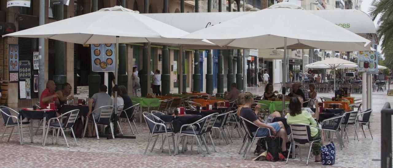 Una parte del tramo de la Explanada que será reformado para igualarlo con el lateral entre la calle Bilbao y la plaza del Mar. Solo faltaría el tramo de unión en la Rambla.