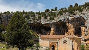 Un enclavament de pedra que fusiona paisatge, història i misteri en un racó que sembla fora del temps.