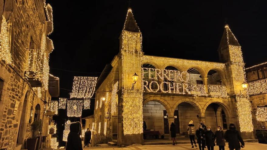 Iluminación navideña de Ferrero Rocher en Puebla de Sanabria.