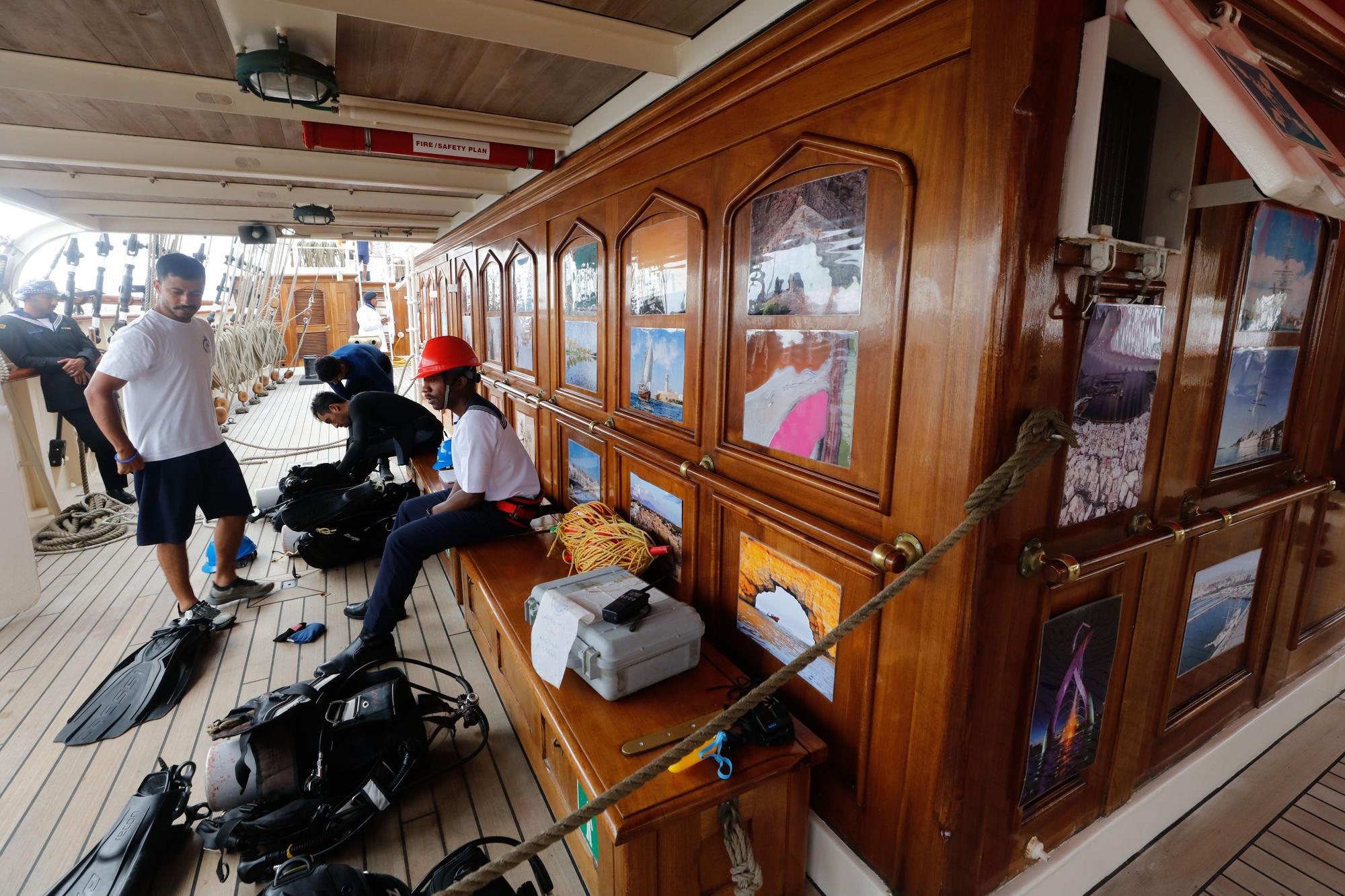 Jornada de puertas abiertas en el velero de Omán barco escuela 'Royal Shabab Omán 2'