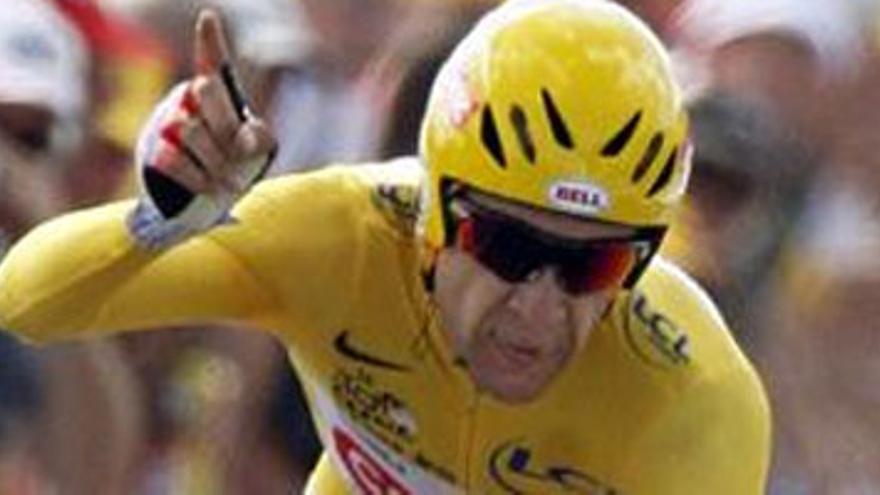 Sastre supera la contrarreloj y mañana se paseará por el Tour