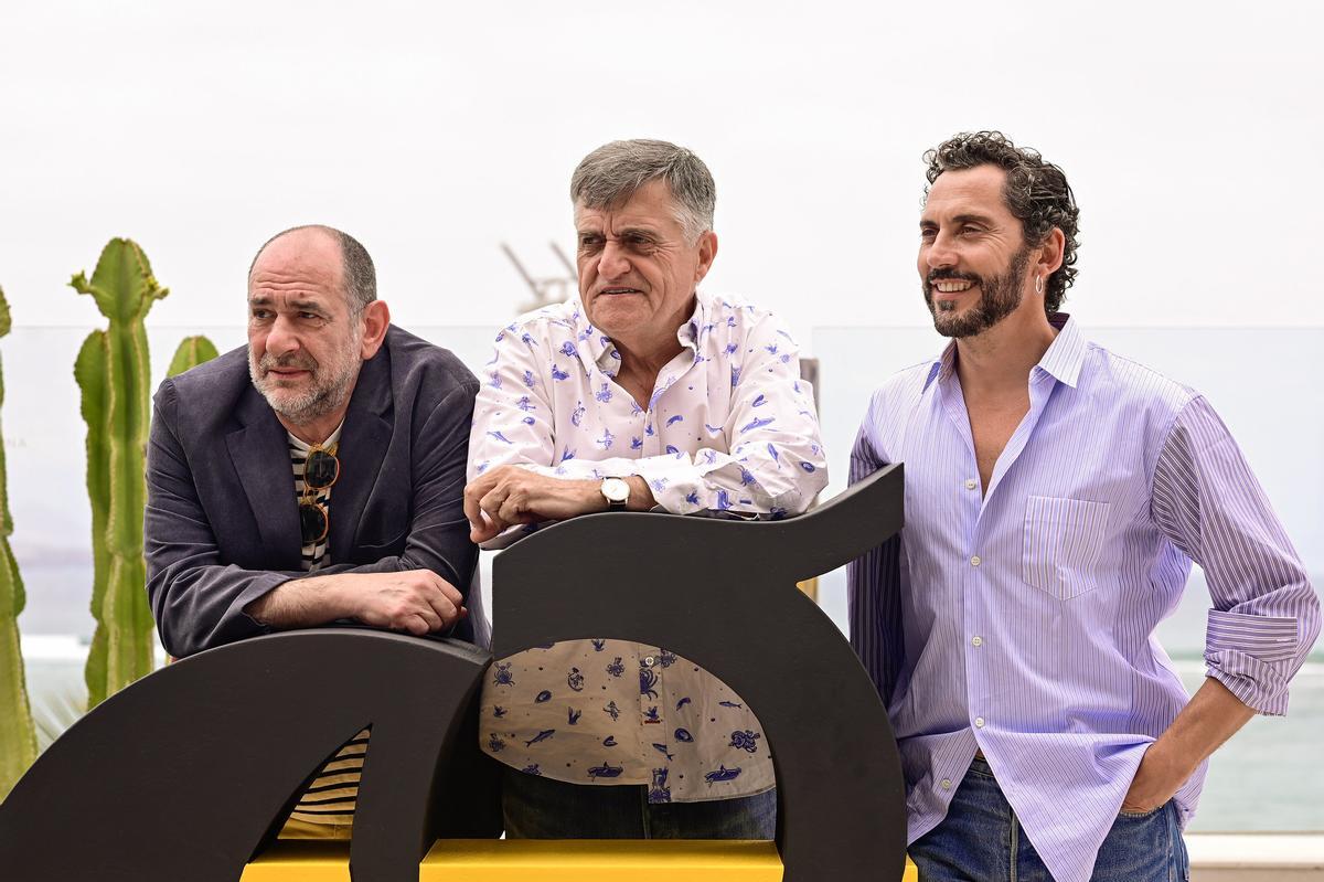 De izquierda a derecha, Karra Elejalde, El Gran Wyoming y Paco León.