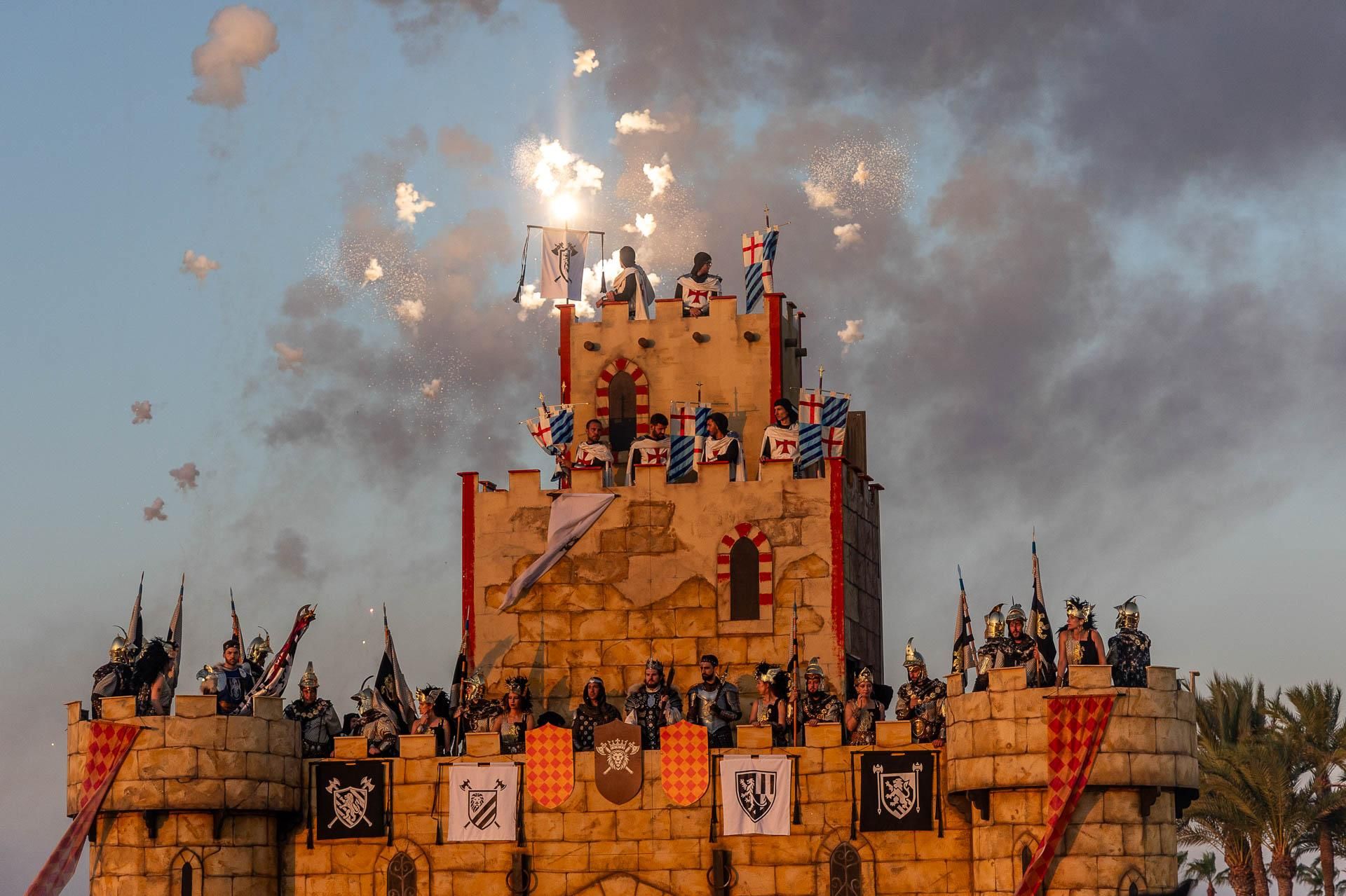 Las imágenes del Desembarco de los Moros y Cristianos de La Vila