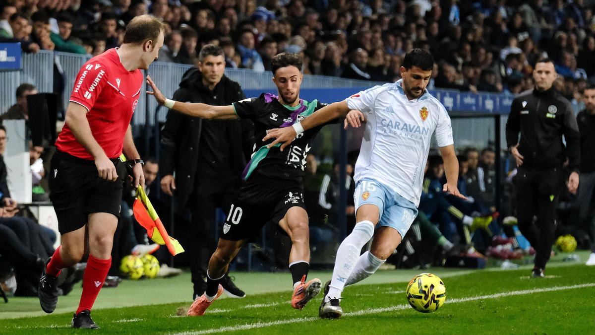 Pomares frena el avance de Larrubia.