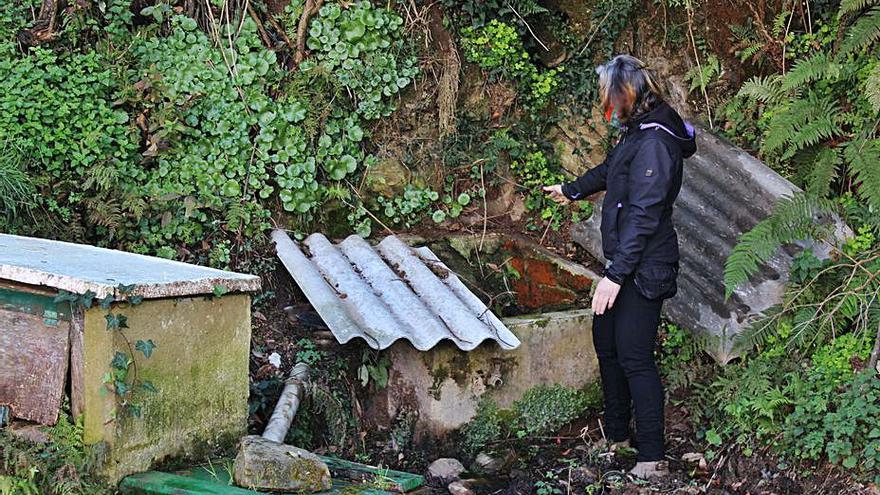 Cuesta muestra el estado de la antigua fuente curativa. | T. Cascudo