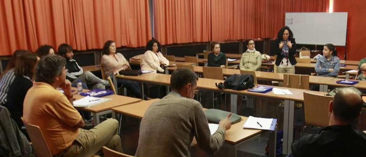 Una de las ponencias de esta escuela celebrada en el campus de Ourense ayer.  // Jesús Regal