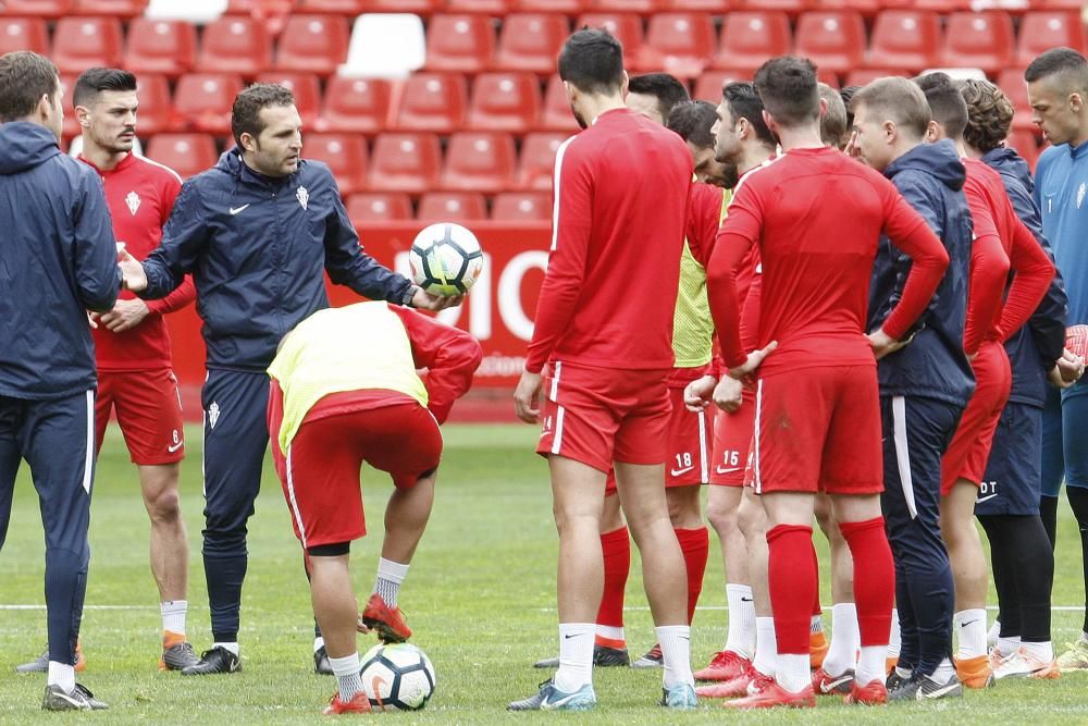 Entrenamiento del Sporting en El Molinón.