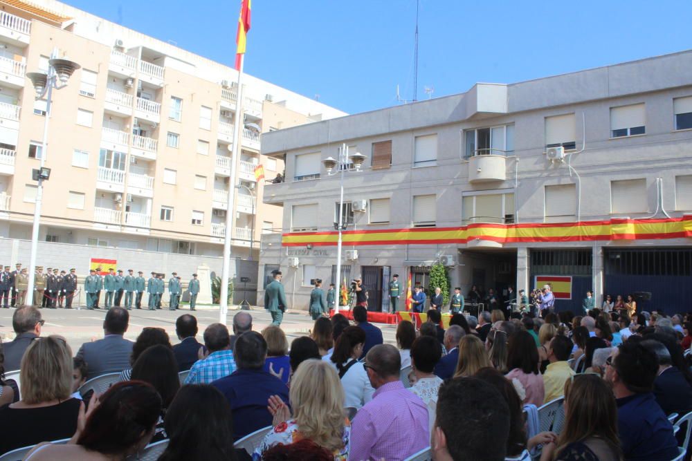 La Guardia Civil de la comarca celebra el día de su patrona en Torrevieja. Un grupo de vecinos se ha concentrado para dar su respaldo a las fuerzas de seguridad en Cataluña